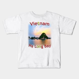 Vietnam - Hạ Long Bay sunset beauty Kids T-Shirt